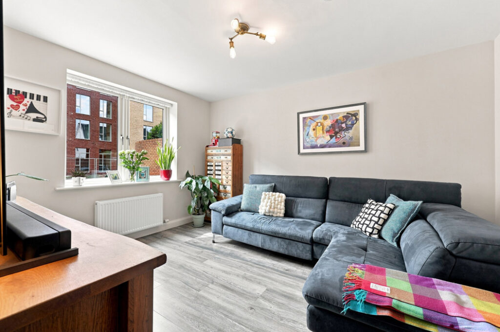 Well-connected four-bed D13 home within a 19-minute city centre commute 3 7N9A4789