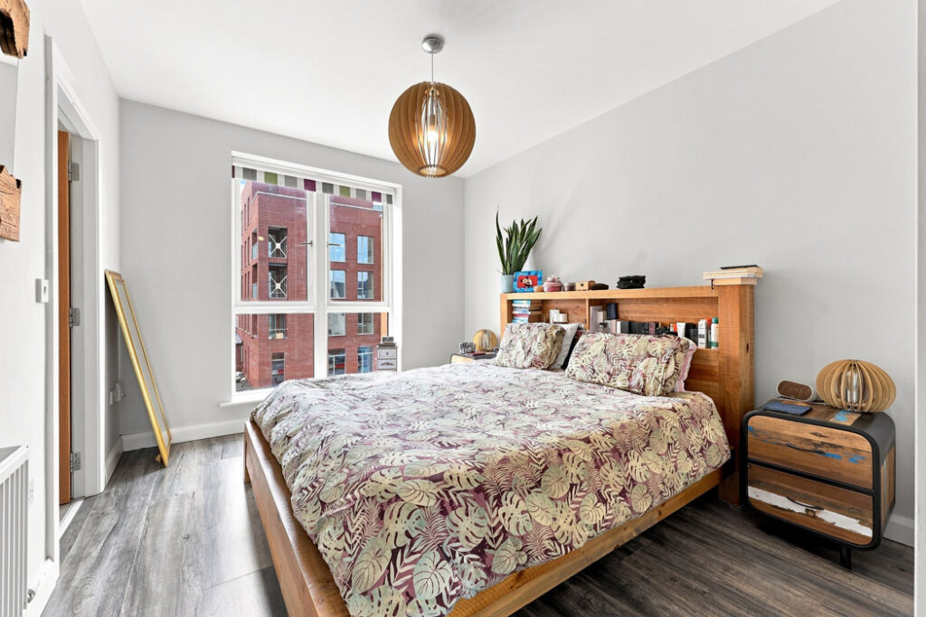 Well-connected four-bed D13 home within a 19-minute city centre commute 7 7N9A4837