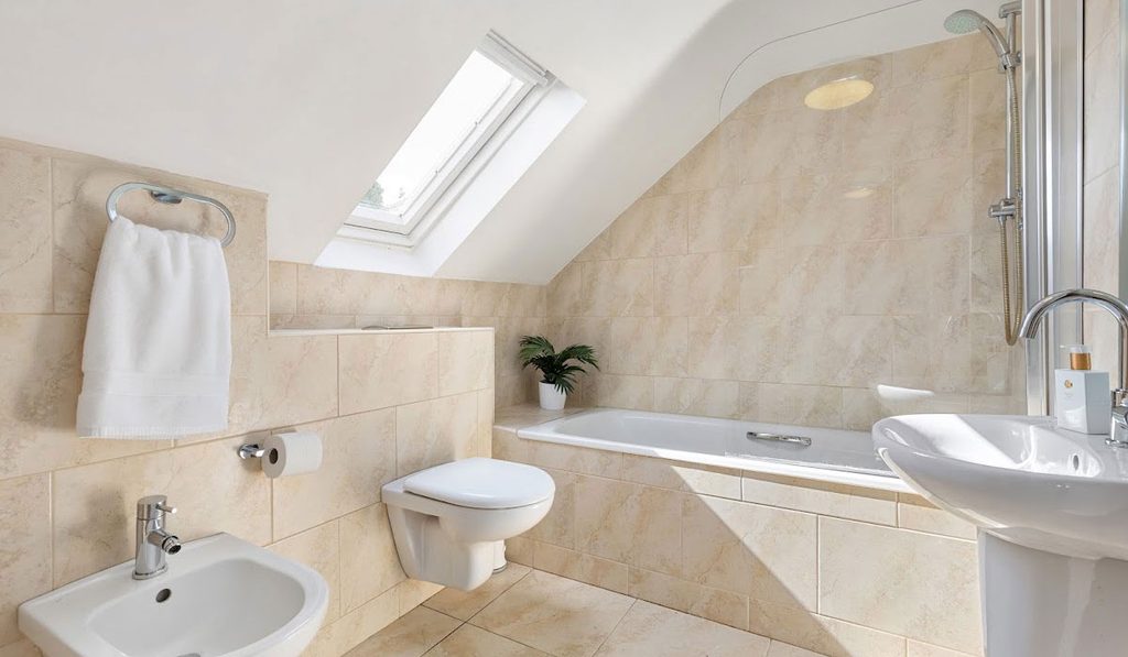 Brusna cottages bathroom 1