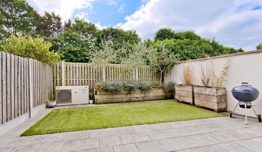 GARDEN OF RIALTO HOUSE 2