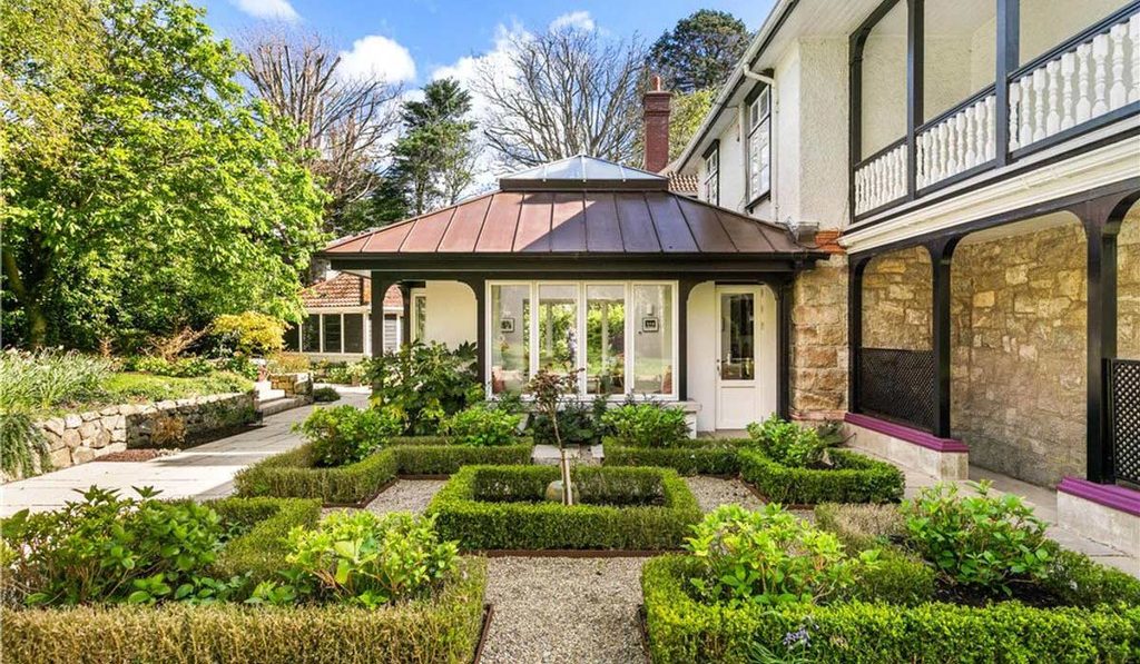 Edwardian style in Killiney, with acres of space, for a cool €3.5m 3 Steeplewood Small garden