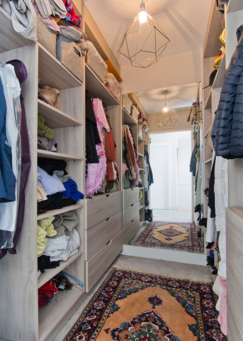 WALK IN WARDROBE RIALTO HOUSE