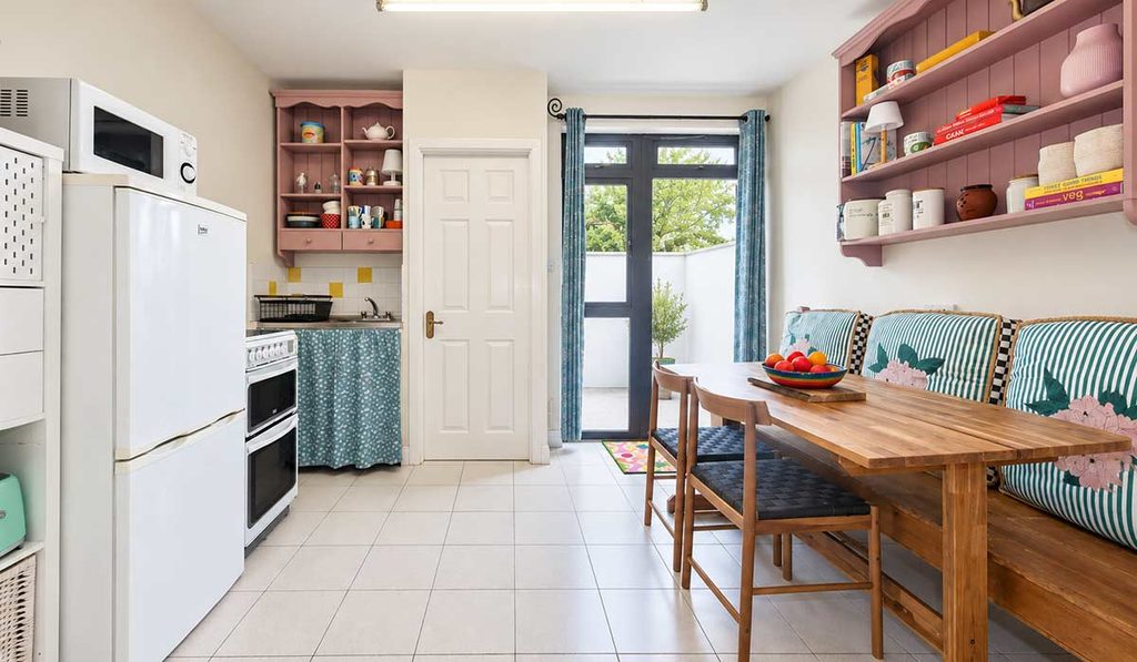 Big charm in a little cottage at a low price in Clontarf 4 clontarf cottage kitchen