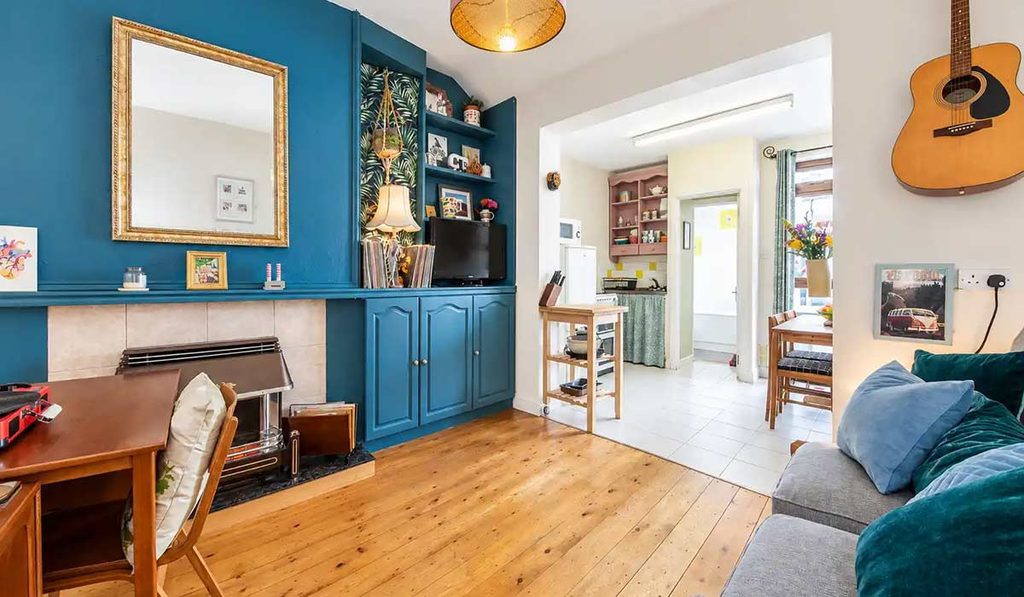 Big charm in a little cottage at a low price in Clontarf 3 clontarf cotttage living room