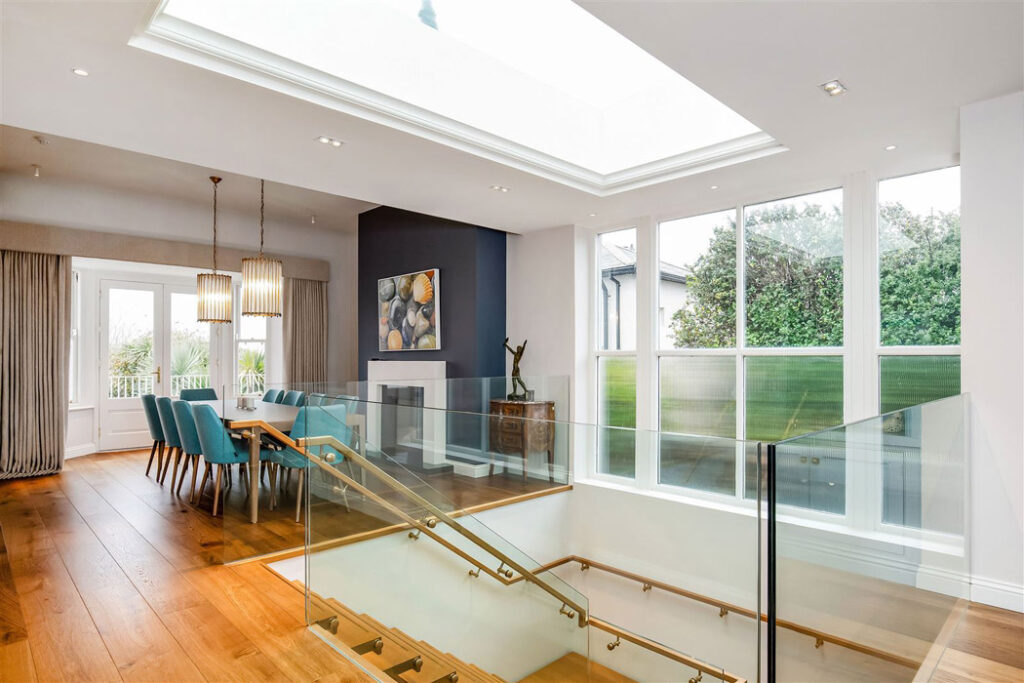 dining rroom stiarwell