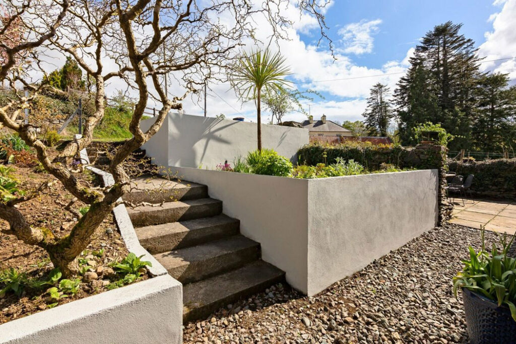 embankment stpes and plantng