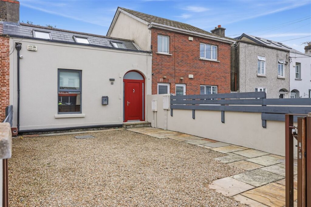 Is €800k for a three-bed East Wall's most ambitious asking price yet? 1 front 2