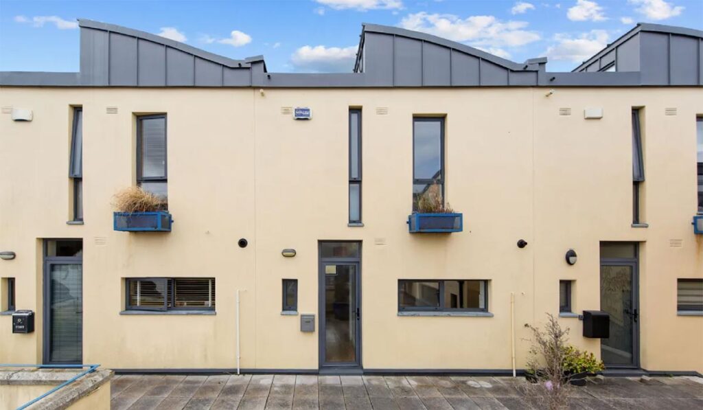 A chance to get a two-bed in Dalkey at this price is a rare thing 4 front 5