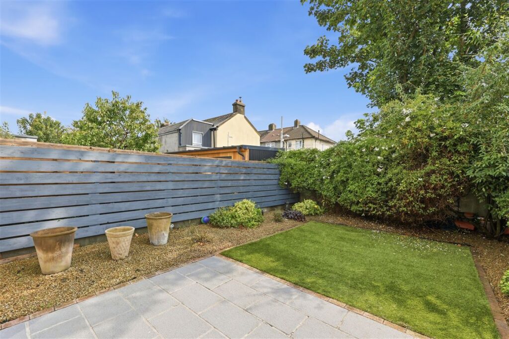 Is €800k for a three-bed East Wall's most ambitious asking price yet? 10 garden 1