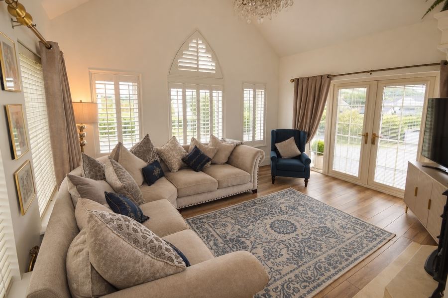 gortinreagh sitting room with double doors