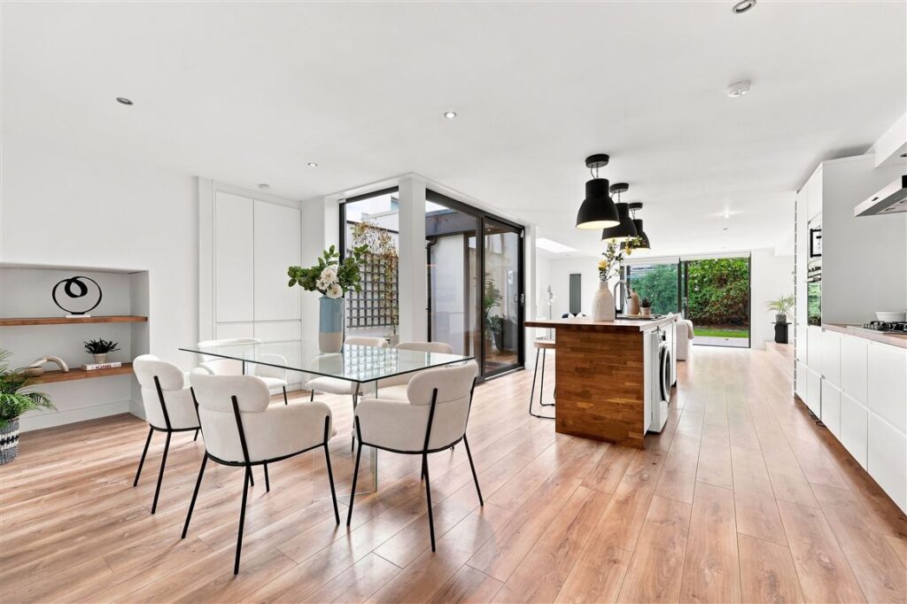 Is €800k for a three-bed East Wall's most ambitious asking price yet? 4 open plan zone room