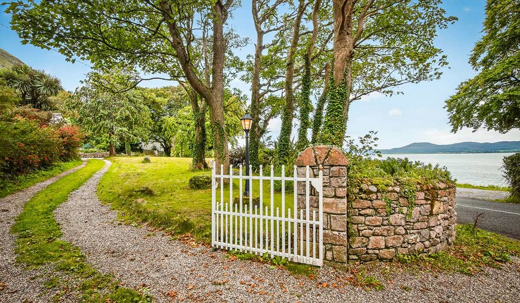 rockview house entrance gate