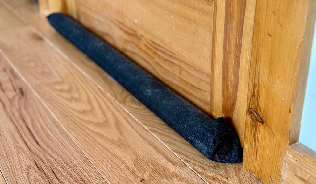 AI's Top 10 tips for keeping your home warm in winter without breaking the bank 1 home warm