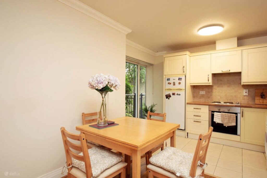 14 hampton square use kitchen
