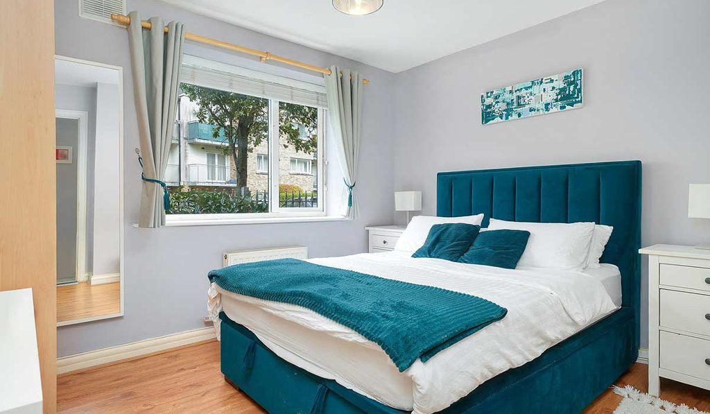 This image has an empty alt attribute; its file name is 34-eaton-place-main-bedroom-1024x597.jpg
