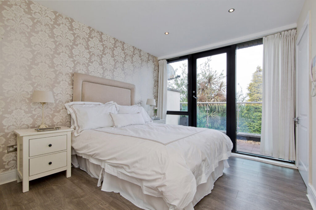 Smartly designed two-bed Dun Laoghaire mews with private & communal garden, €695k 5 97337 R 1 2 The Mews 006