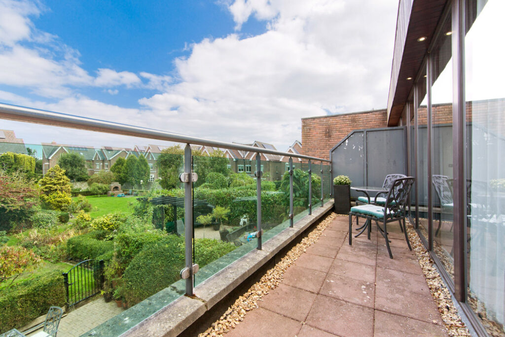 Smartly designed two-bed Dun Laoghaire mews with private & communal garden, €695k 6 97337 R 1 2 The Mews 010