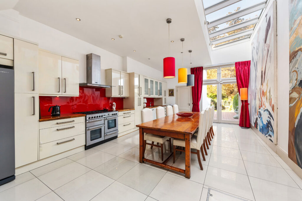 Artsy three-bed late Edwardian in Glasnevin with views of the Botanic Gardens glasshouses 6 98363 R 1 6L7A6553