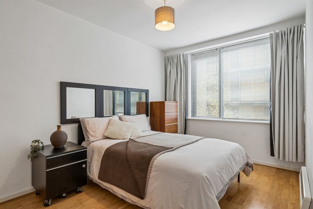 What can €395k buy you in Dublin, Lucan and Bray? 7 Islandbridge bedroom