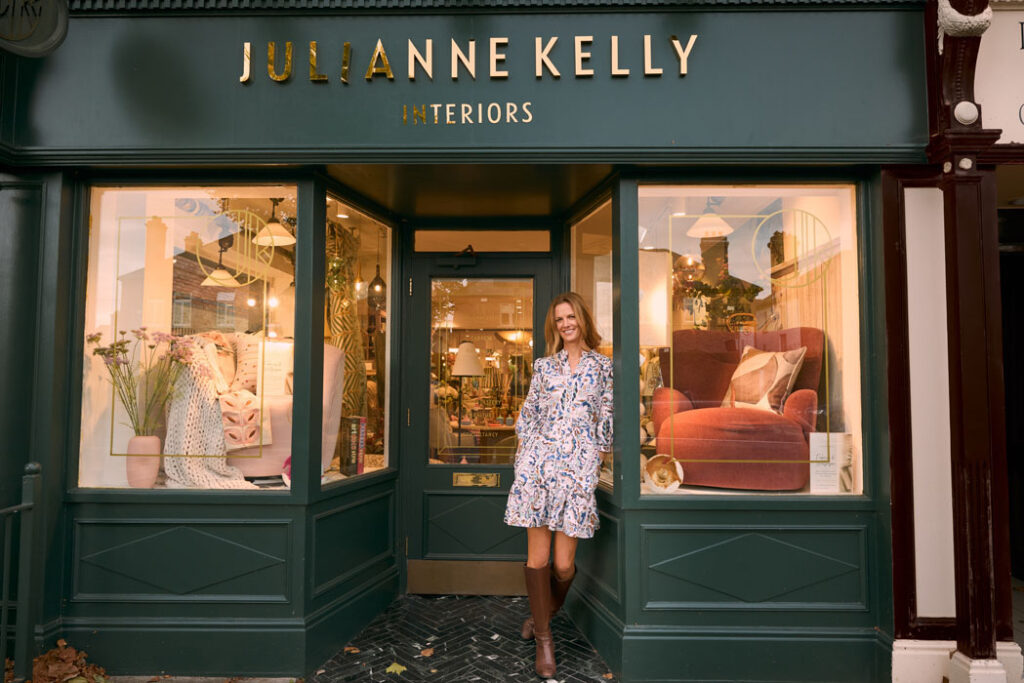 Julianne Kelly 6