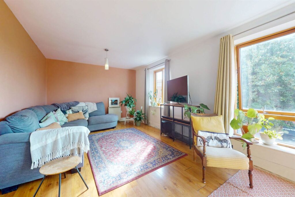 What can €395k buy you in Dublin, Lucan and Bray? 20 St james street living