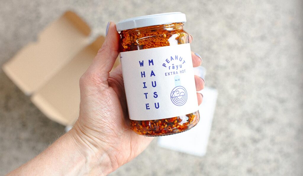 White Mausu condiments