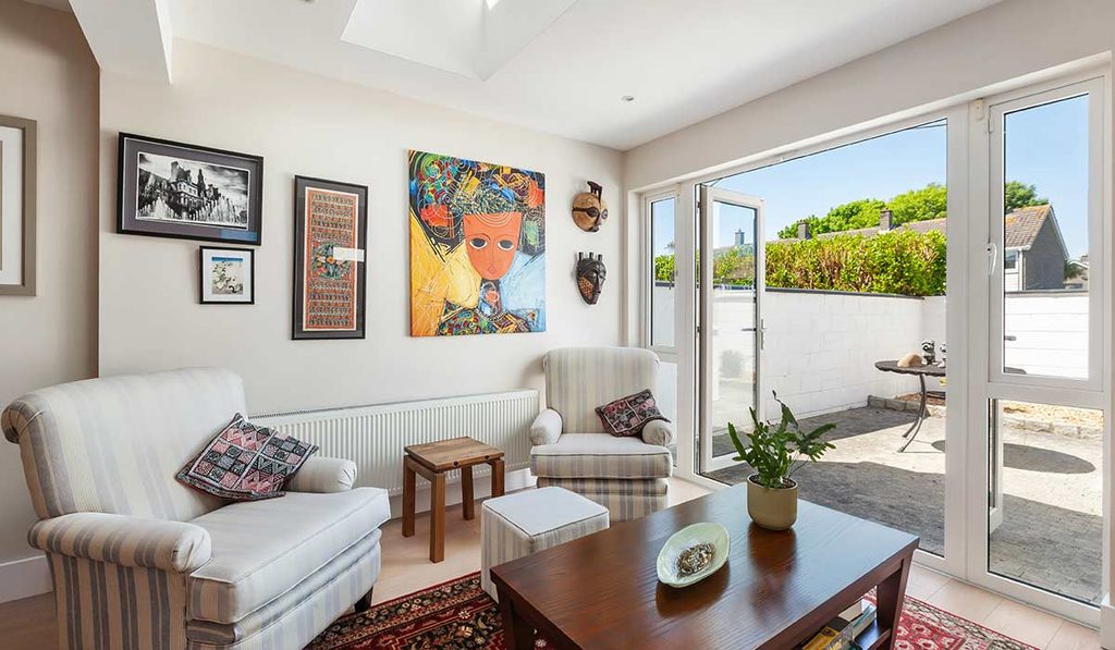 Renovated family three-bed in a Sutton American-style estate 5 bayside living patio doors