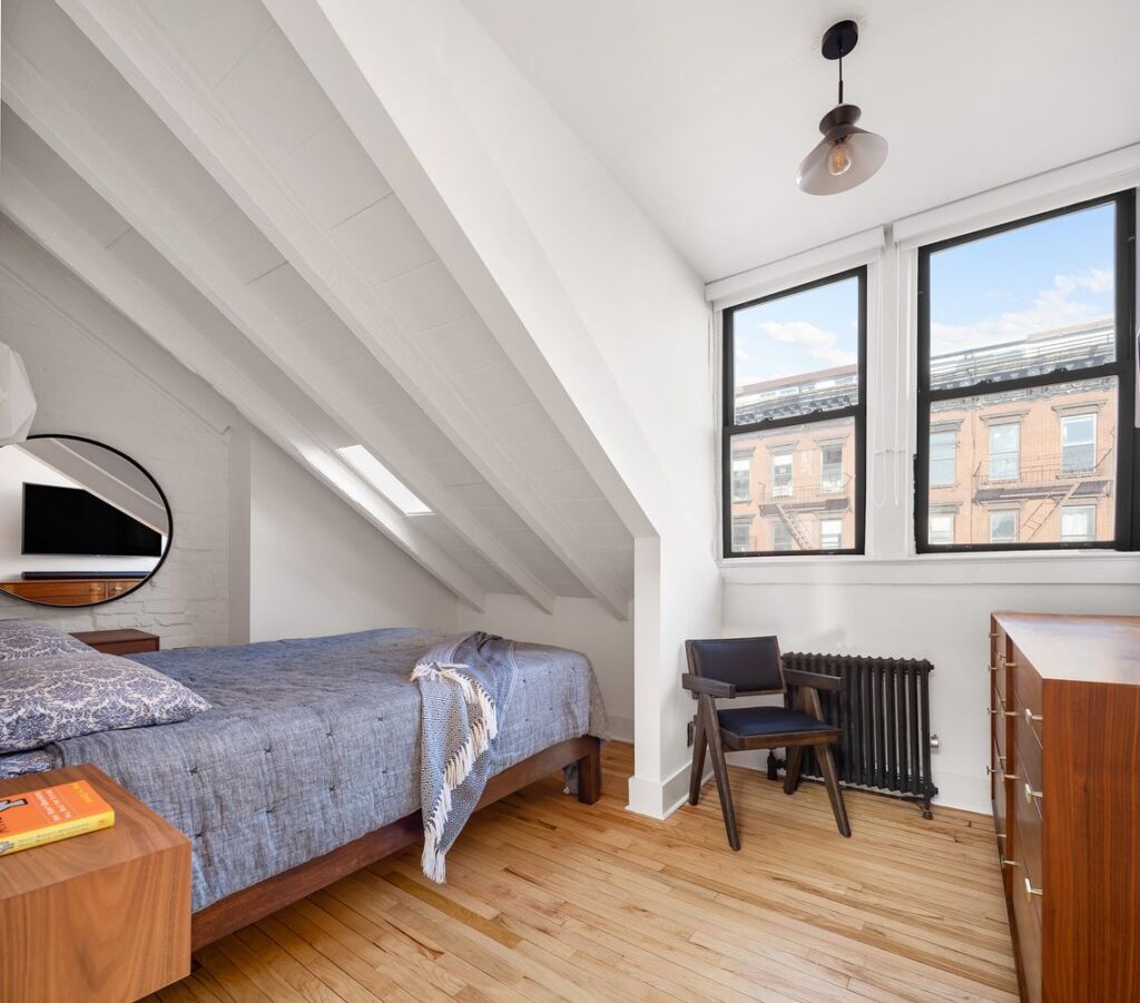 Galwegian puts Jackson Pollock's former West Village apartment on the market 8 bed