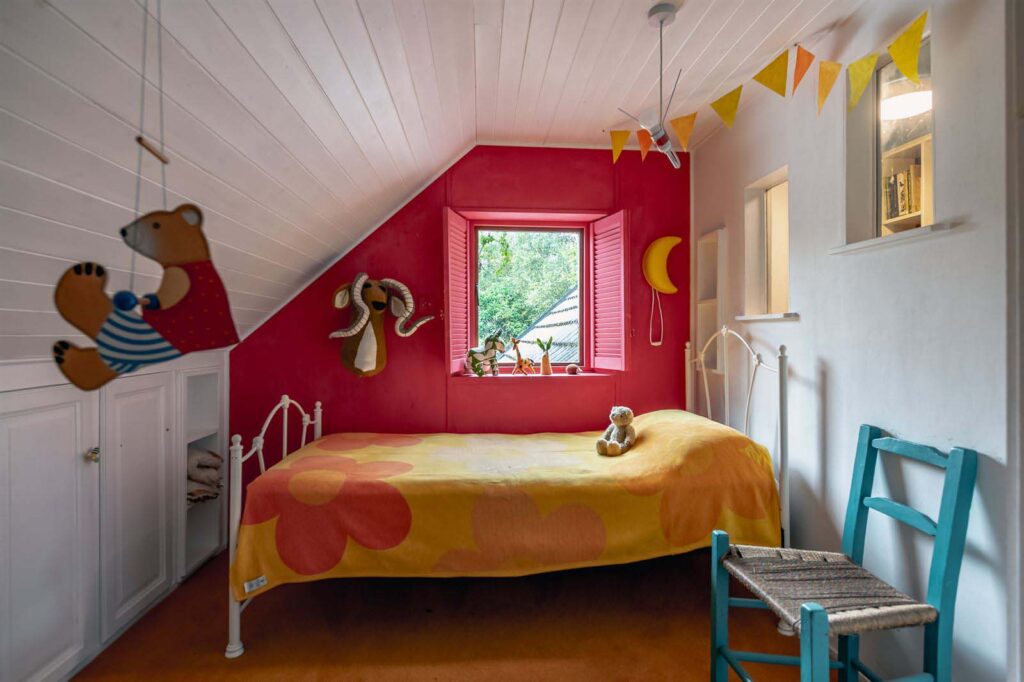 Rural idyll only 4.5 kilometres from thriving Kerry market town 8 bed 3