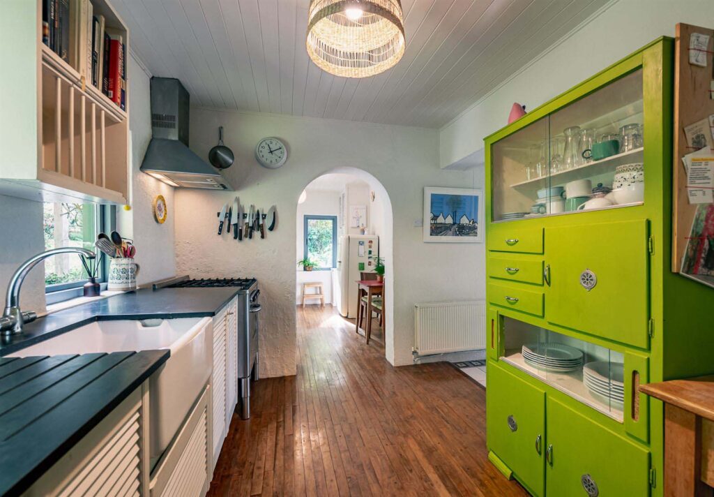 Rural idyll only 4.5 kilometres from thriving Kerry market town 5 kitchen 5