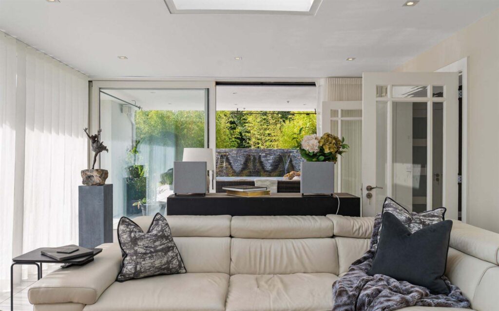 lounge out to garden