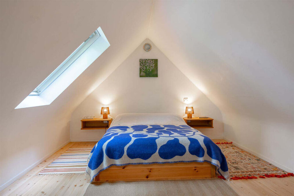 Rural idyll only 4.5 kilometres from thriving Kerry market town 14 one of three bedrooms 1