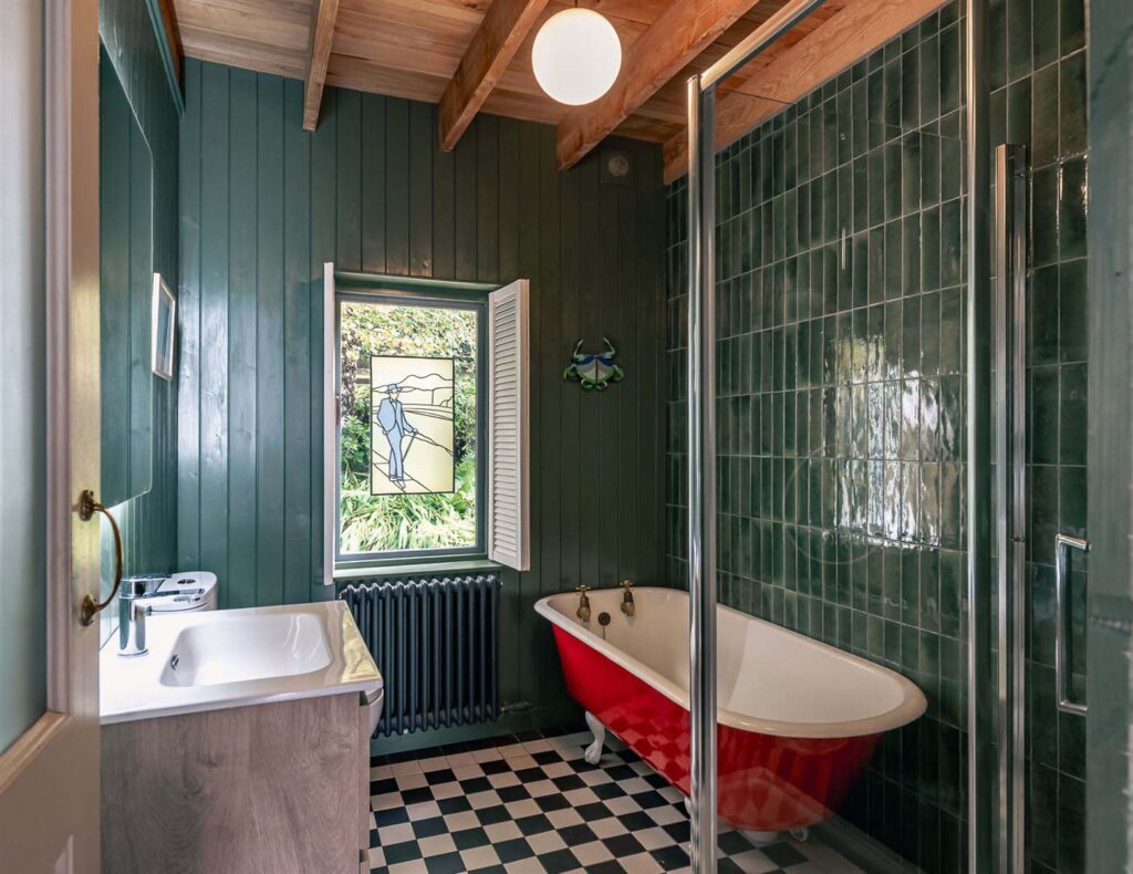 Rural idyll only 4.5 kilometres from thriving Kerry market town 9 only bathroom is downstiars