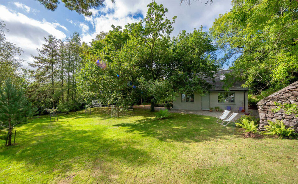 Rural idyll only 4.5 kilometres from thriving Kerry market town 12 studio and sheebeen 2